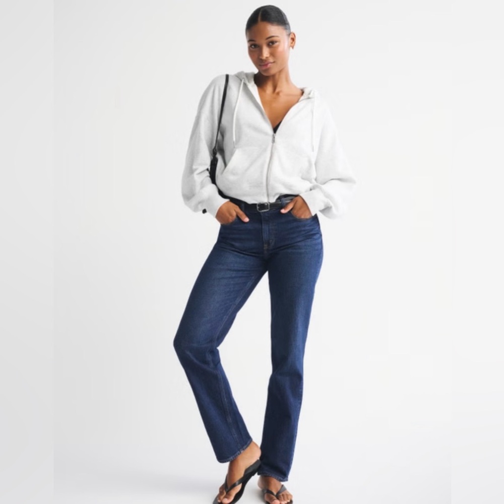 Abercrombie NWT The 90’s Curve Love Mid Rise 90s Straight Jean size 29 regular